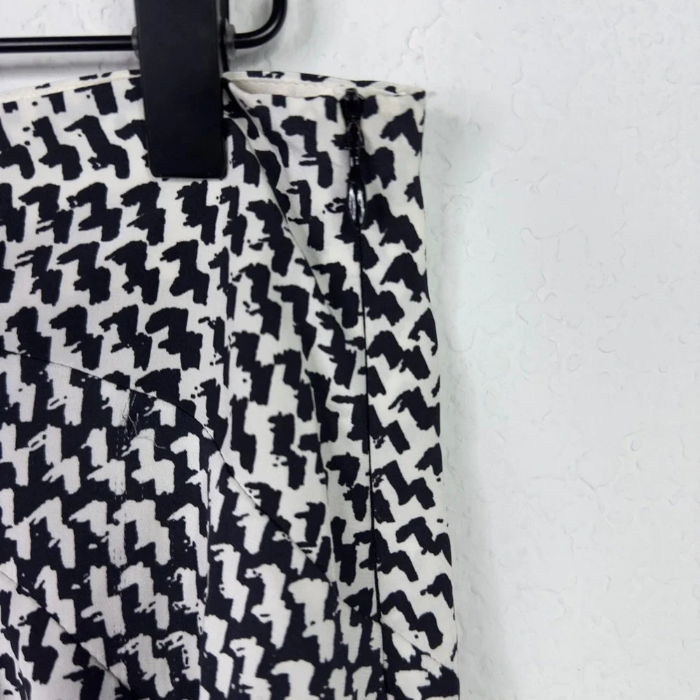 Diane von Furstenberg Skirt Womens M Black White Silk‎ Abstract Flounce Luxury